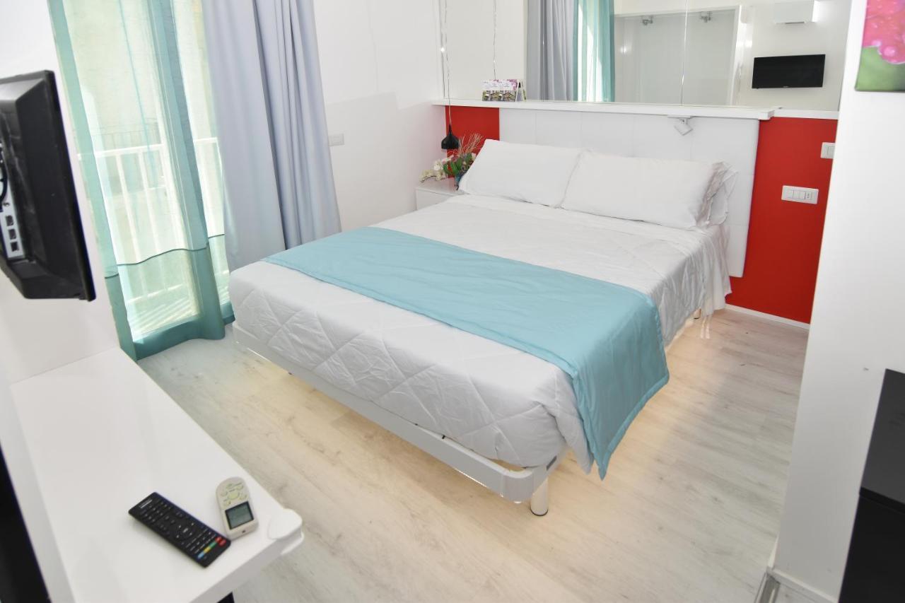 Hotel Nuovo Giardino Римини Екстериор снимка