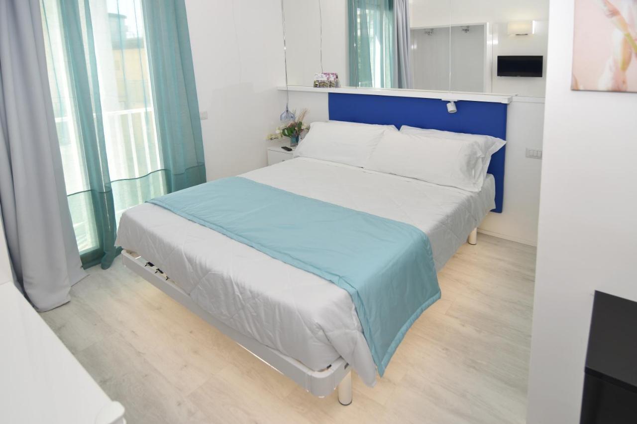 Hotel Nuovo Giardino Римини Екстериор снимка