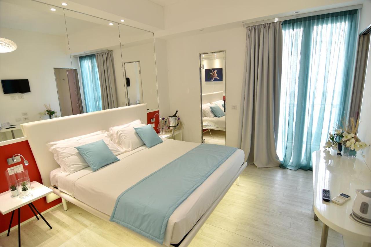 Hotel Nuovo Giardino Римини Екстериор снимка