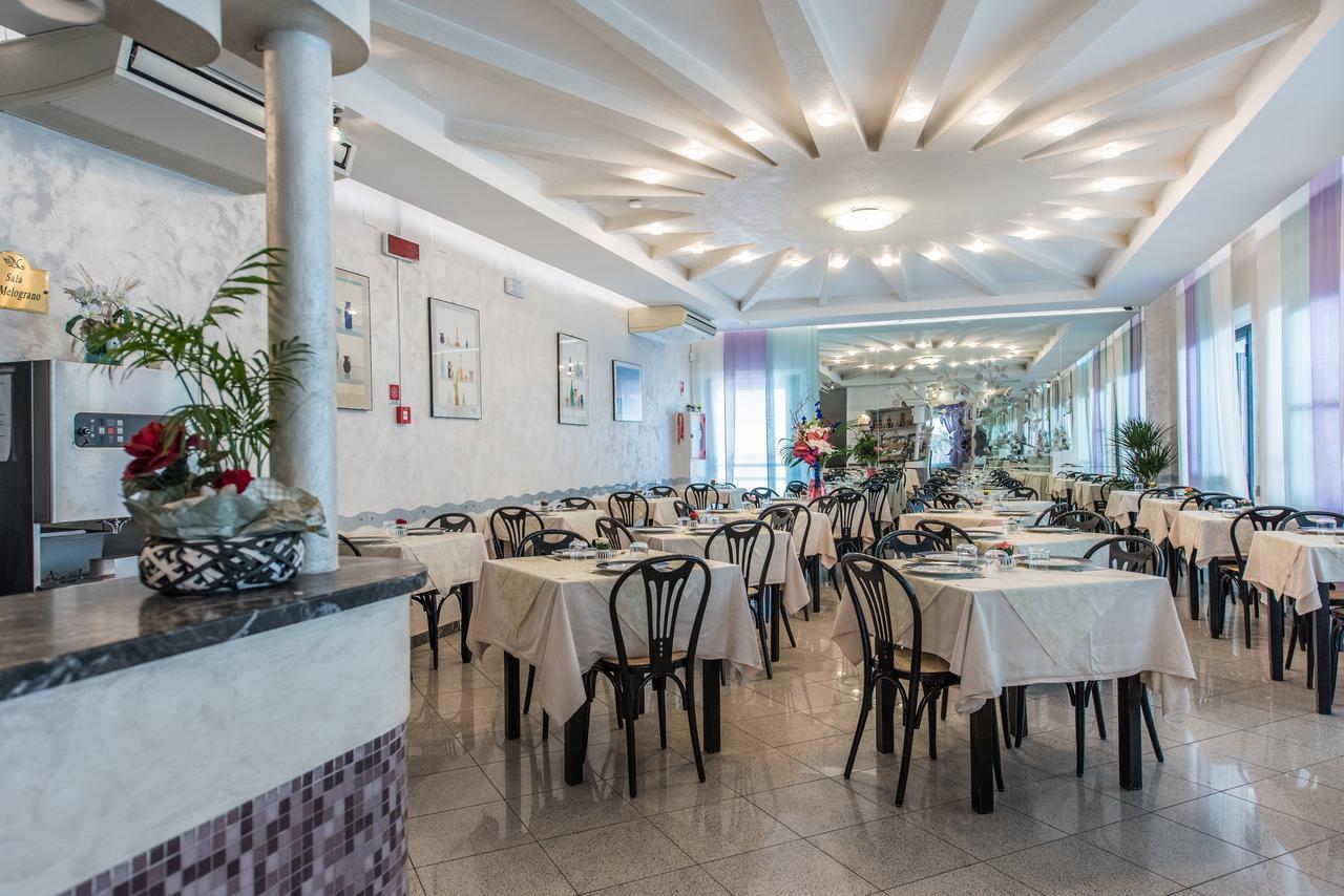 Hotel Nuovo Giardino Римини Екстериор снимка