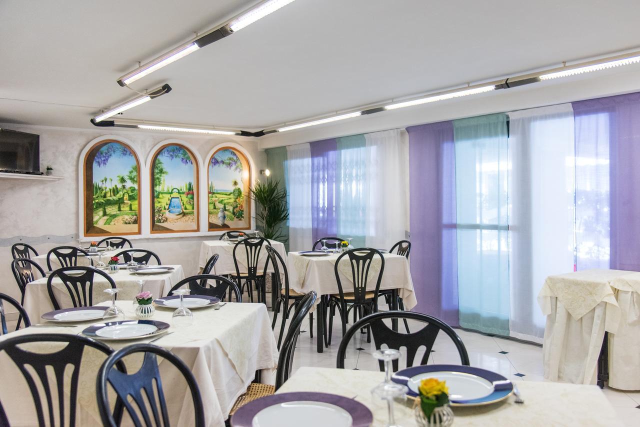 Hotel Nuovo Giardino Римини Екстериор снимка