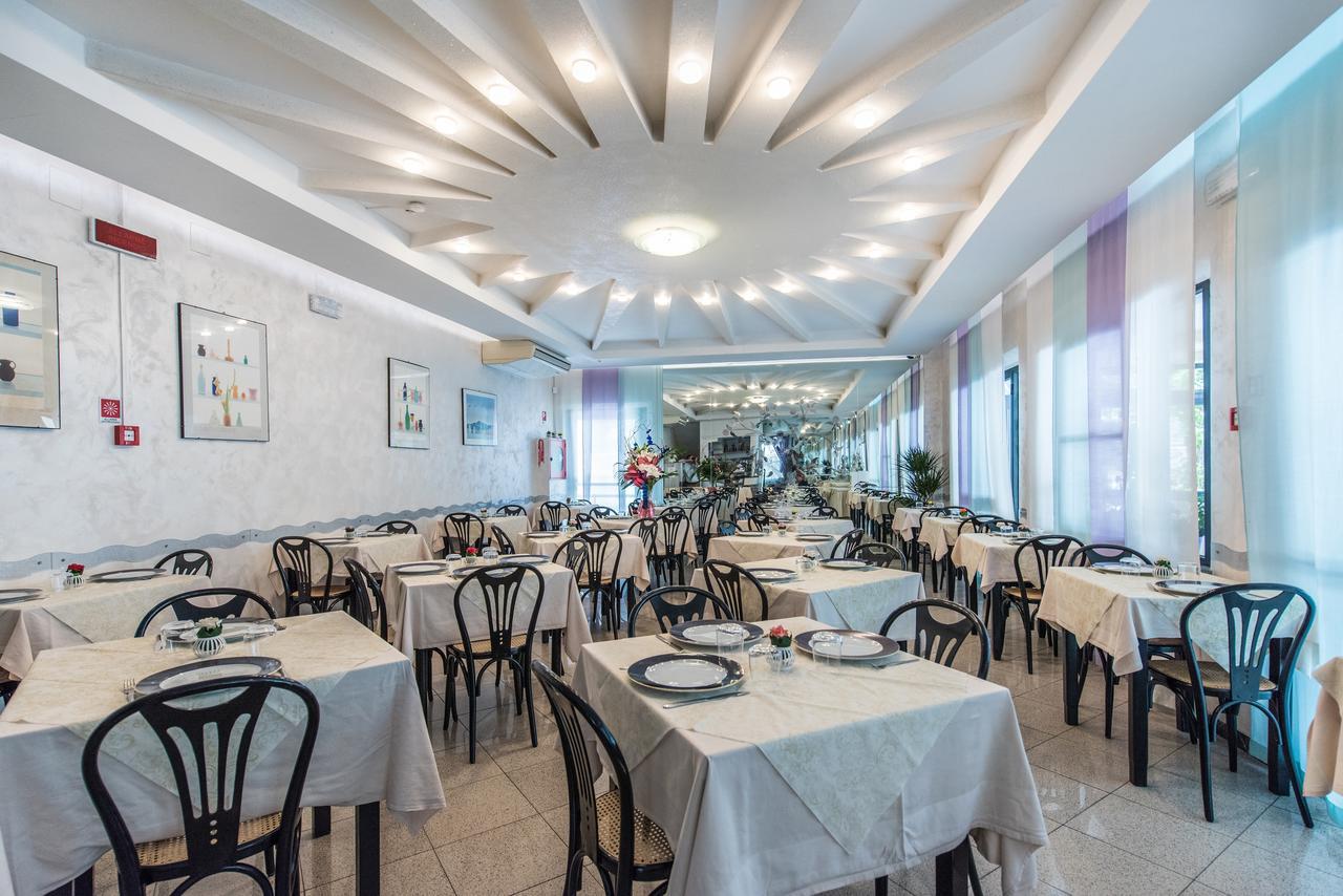 Hotel Nuovo Giardino Римини Екстериор снимка