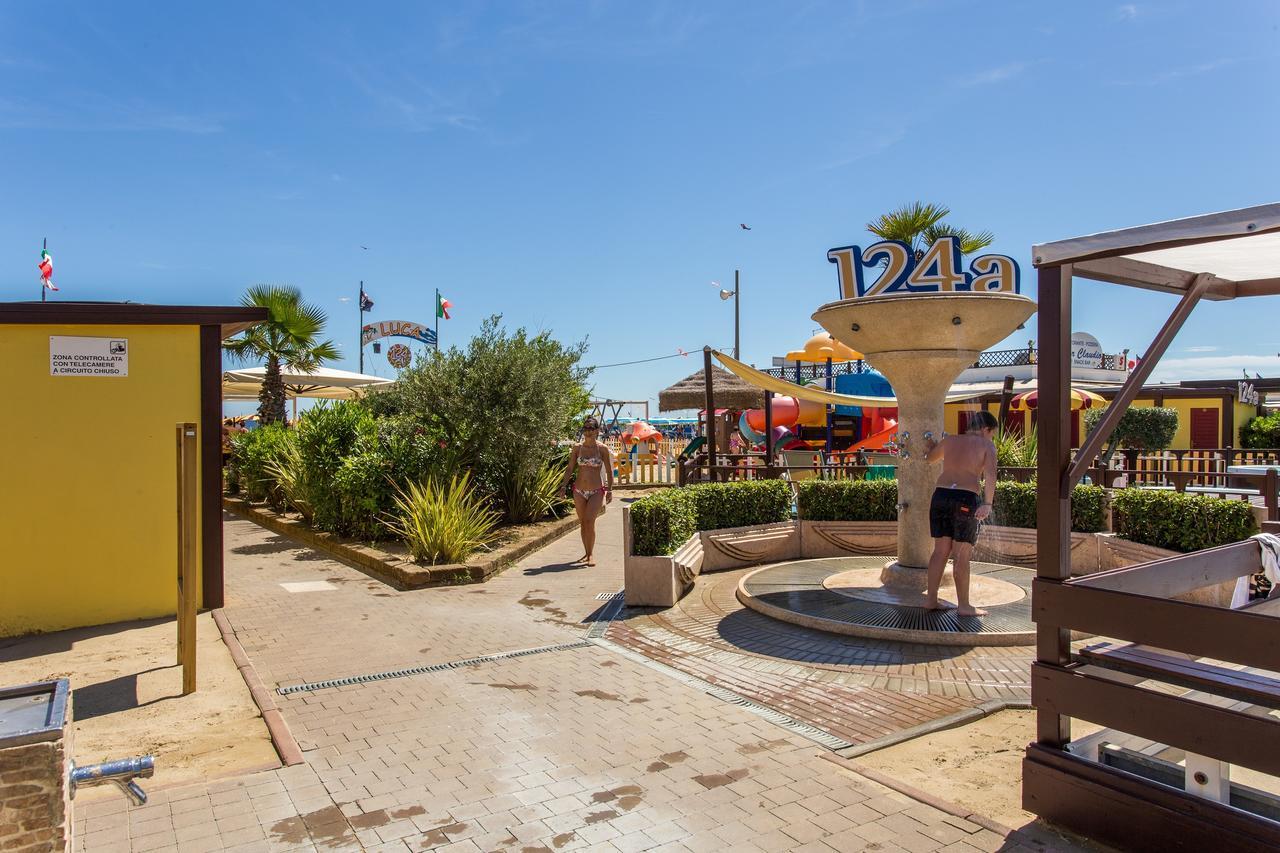 Hotel Nuovo Giardino Римини Екстериор снимка
