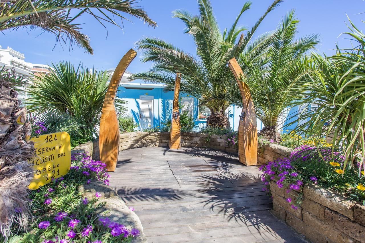 Hotel Nuovo Giardino Римини Екстериор снимка