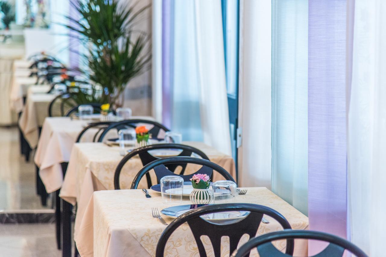 Hotel Nuovo Giardino Римини Екстериор снимка